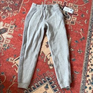 Lululemon Scuba jogger *sherpa stripe